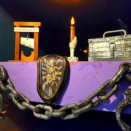 Scary Hostel-3